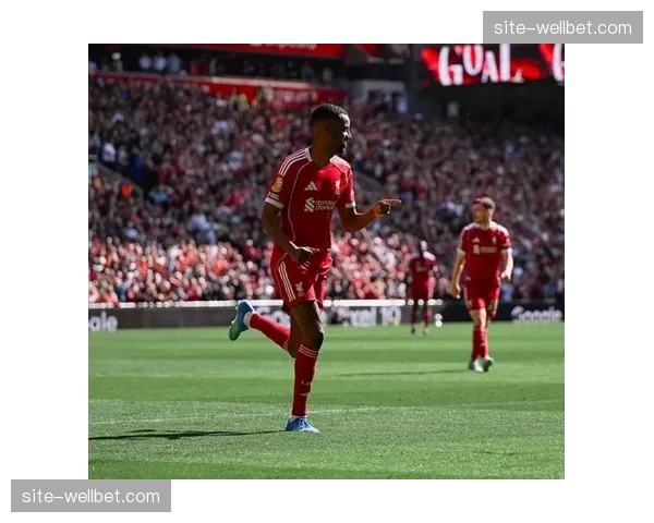 利物浦伊萨克停球抽射破门 前锋把握机会能力出色